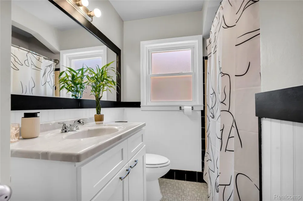 15611 Leona Drive Redford Charter Township, MI 48239