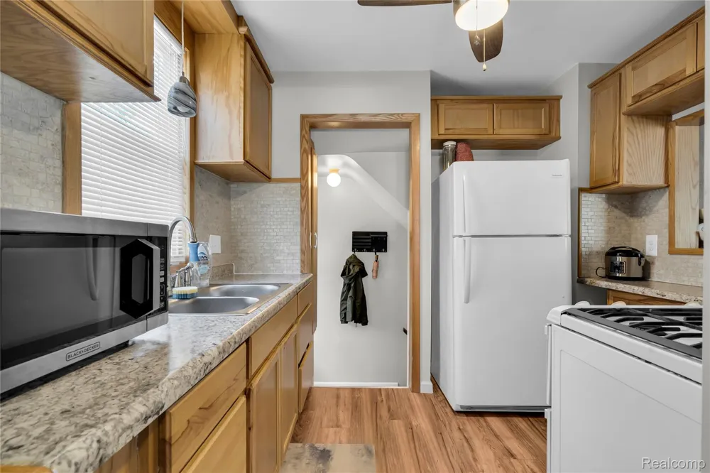 15611 Leona Drive Redford Charter Township, MI 48239