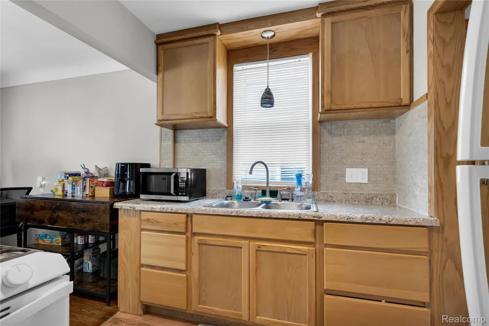 15611 Leona Drive Redford Charter Township, MI 48239