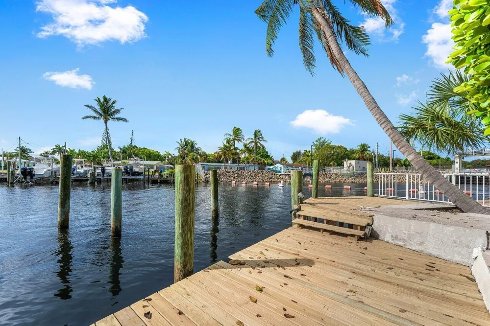 638 Shore Drive Boynton Beach, FL 33435