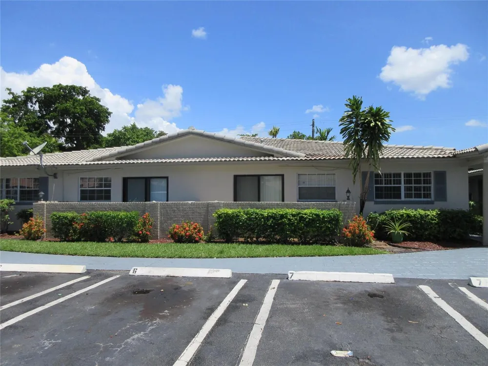 8601 NW 35TH STREET #11 Coral Springs, FL 33065