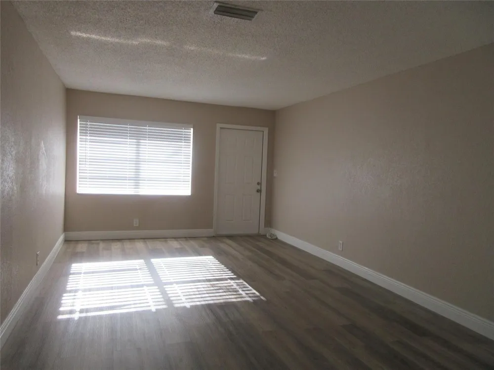 8601 NW 35TH STREET #11 Coral Springs, FL 33065