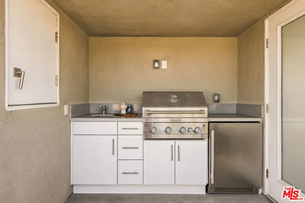 5411 W Wilshire Vista Lane Los Angeles, CA 90019
