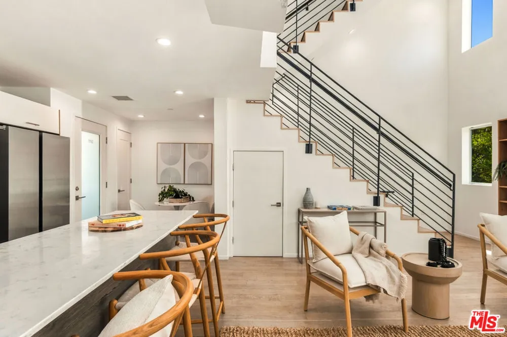 5411 W Wilshire Vista Lane Los Angeles, CA 90019