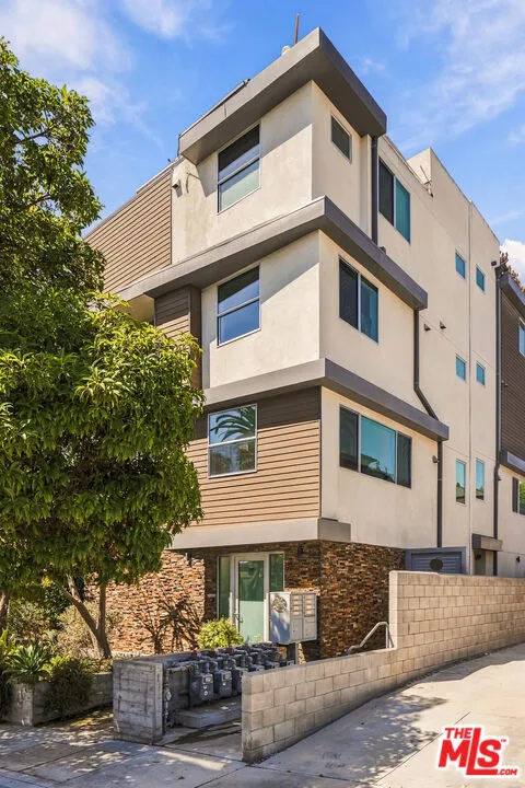5411 W Wilshire Vista Lane Los Angeles, CA 90019
