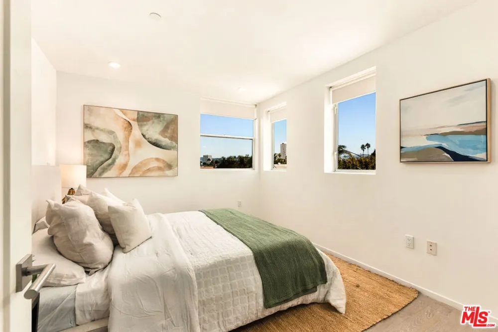 5411 W Wilshire Vista Lane Los Angeles, CA 90019