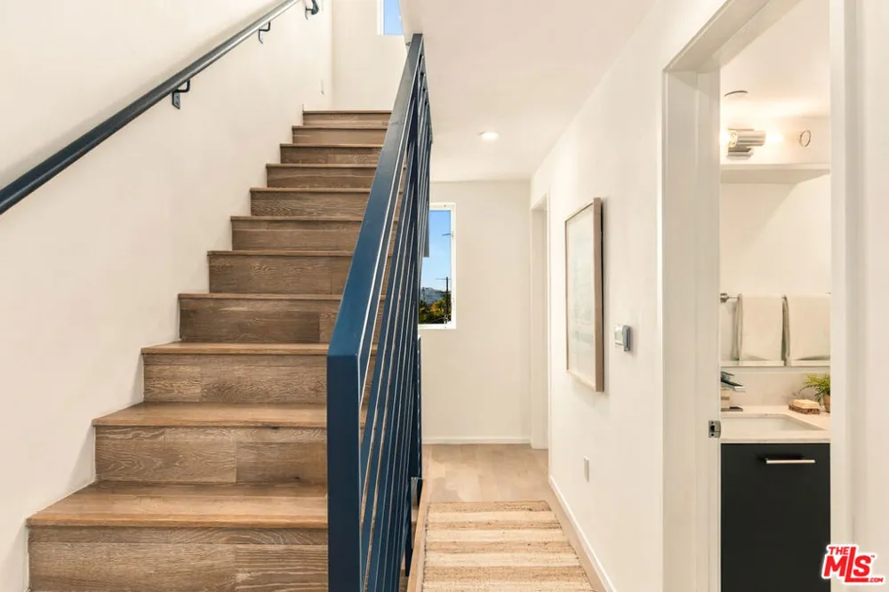 5411 W Wilshire Vista Lane Los Angeles, CA 90019