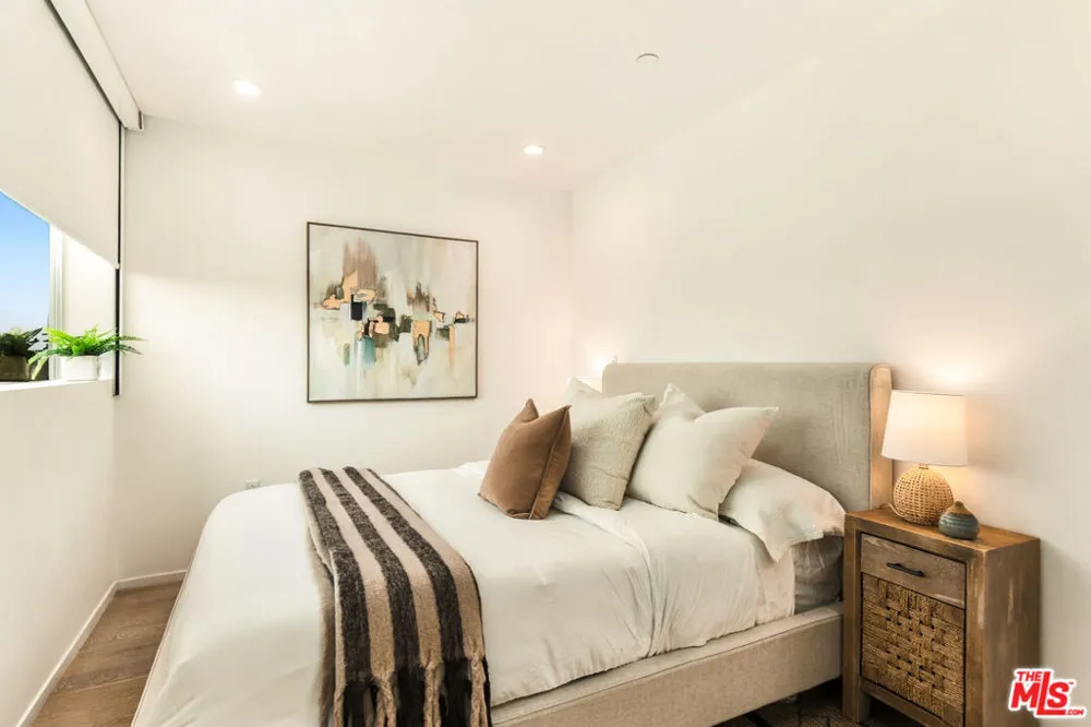 5411 W Wilshire Vista Lane Los Angeles, CA 90019