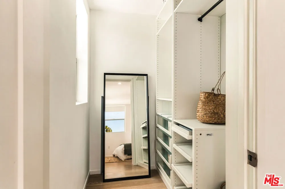 5411 W Wilshire Vista Lane Los Angeles, CA 90019