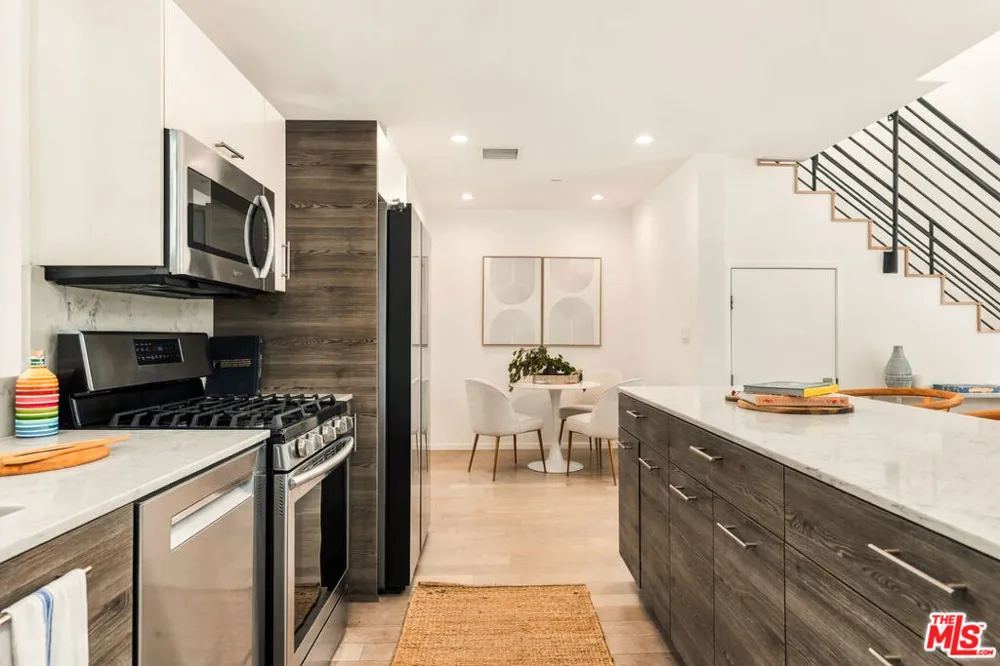 5411 W Wilshire Vista Lane Los Angeles, CA 90019