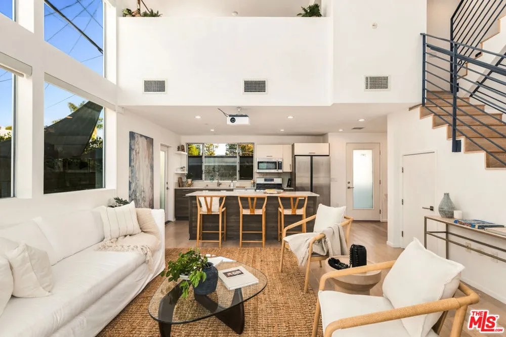 5411 W Wilshire Vista Lane Los Angeles, CA 90019