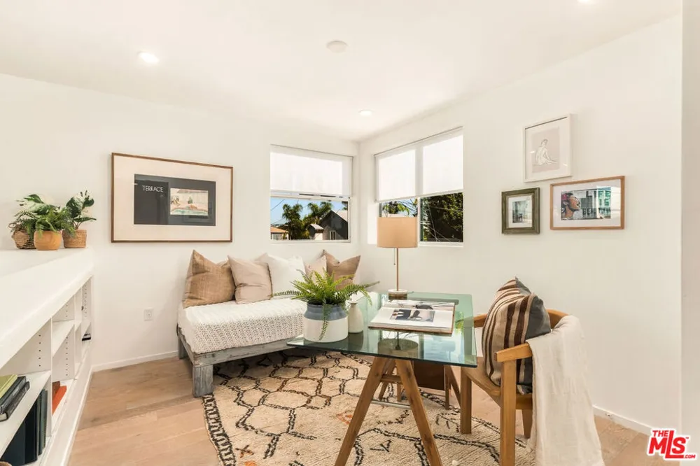 5411 W Wilshire Vista Lane Los Angeles, CA 90019