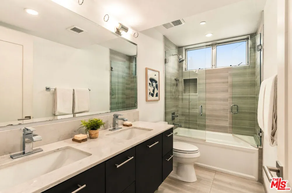 5411 W Wilshire Vista Lane Los Angeles, CA 90019