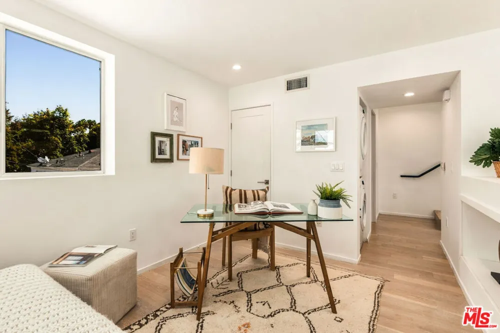 5411 W Wilshire Vista Lane Los Angeles, CA 90019