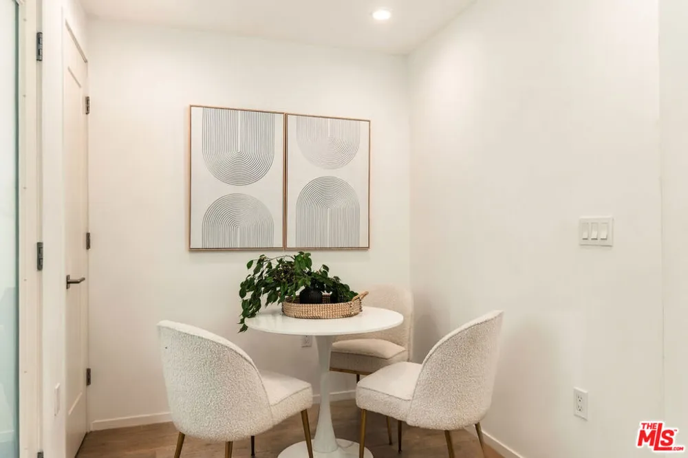 5411 W Wilshire Vista Lane Los Angeles, CA 90019