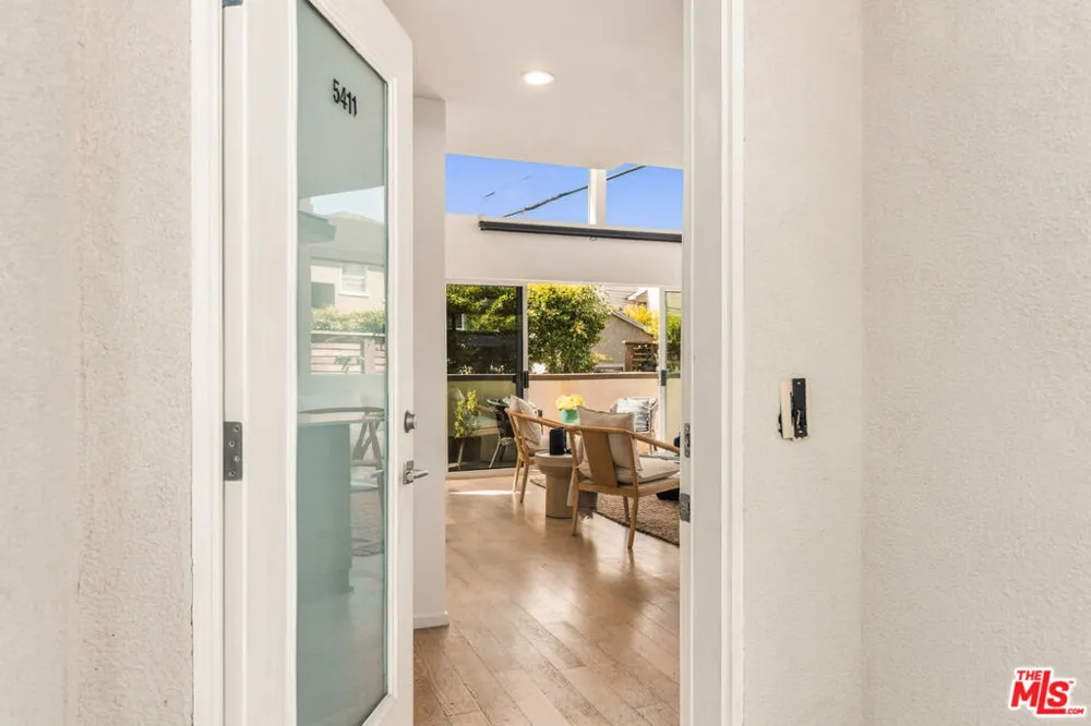 5411 W Wilshire Vista Lane Los Angeles, CA 90019