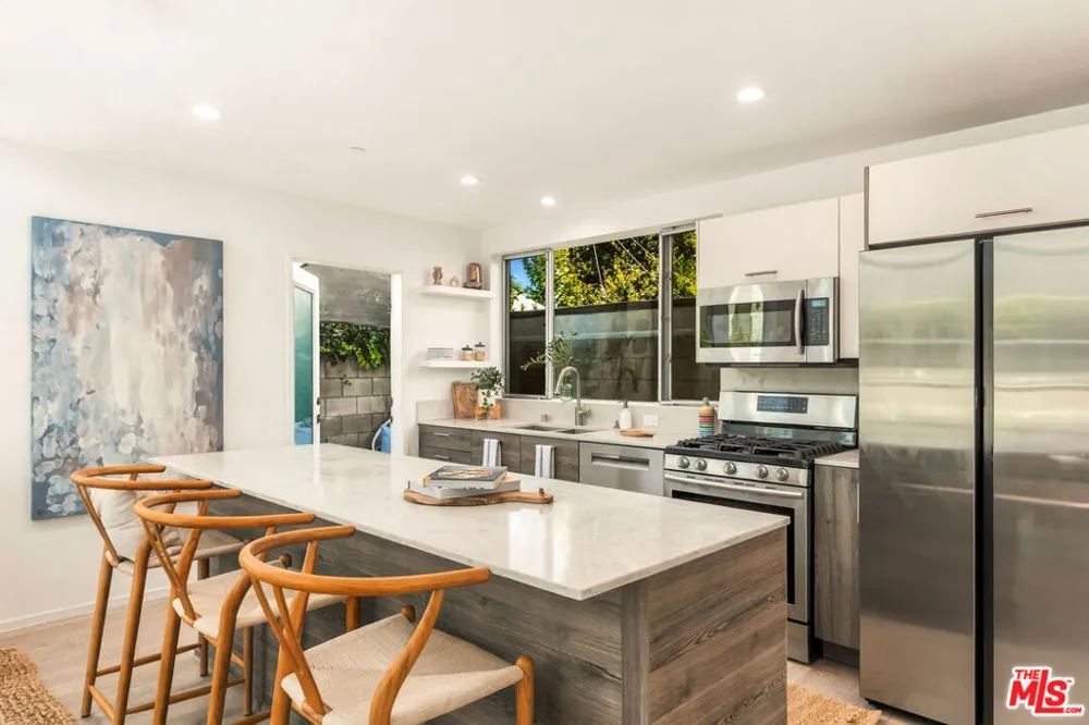 5411 W Wilshire Vista Lane Los Angeles, CA 90019