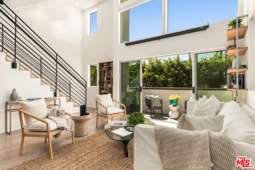 5411 W Wilshire Vista Lane Los Angeles, CA 90019