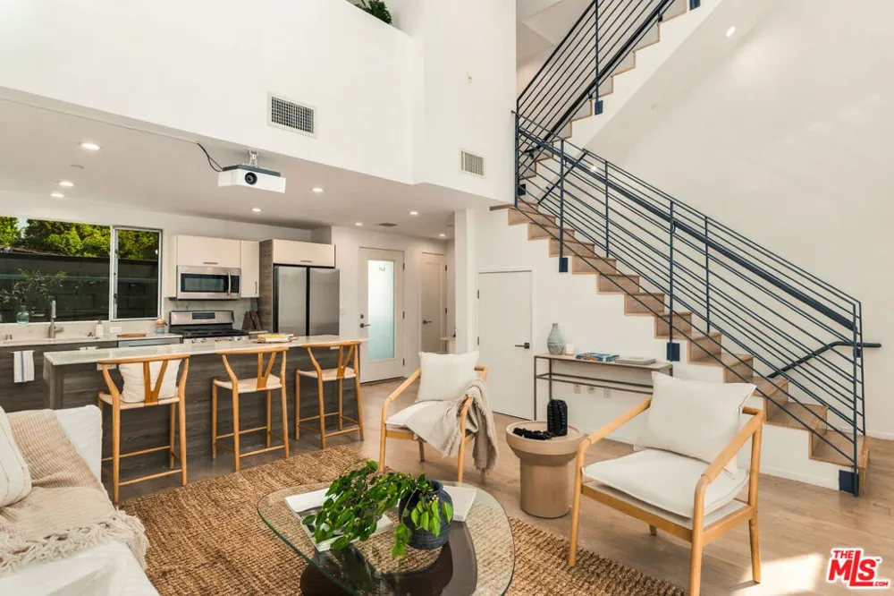 5411 W Wilshire Vista Lane Los Angeles, CA 90019