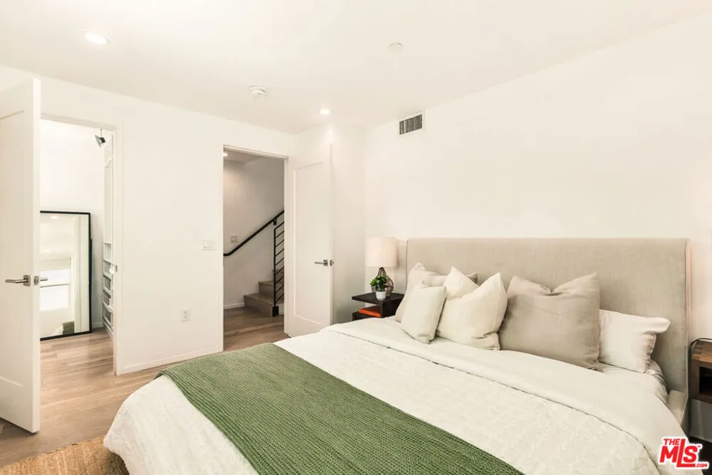 5411 W Wilshire Vista Lane Los Angeles, CA 90019