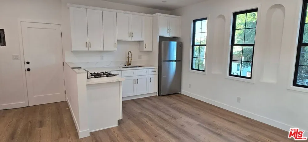 1047 Irolo Street #200 Los Angeles, CA 90006