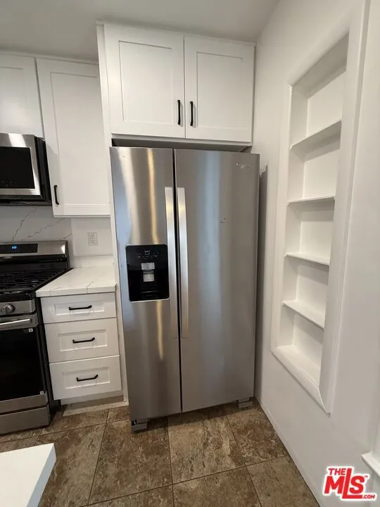 2037 Stewart Street Santa Monica, CA 90404