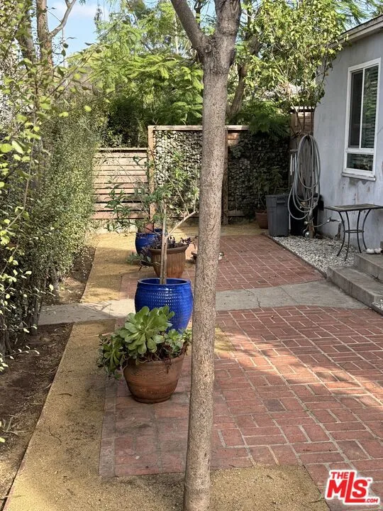 2037 Stewart Street Santa Monica, CA 90404