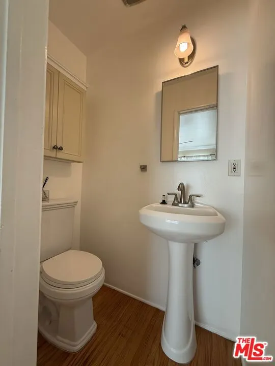 2037 Stewart Street Santa Monica, CA 90404