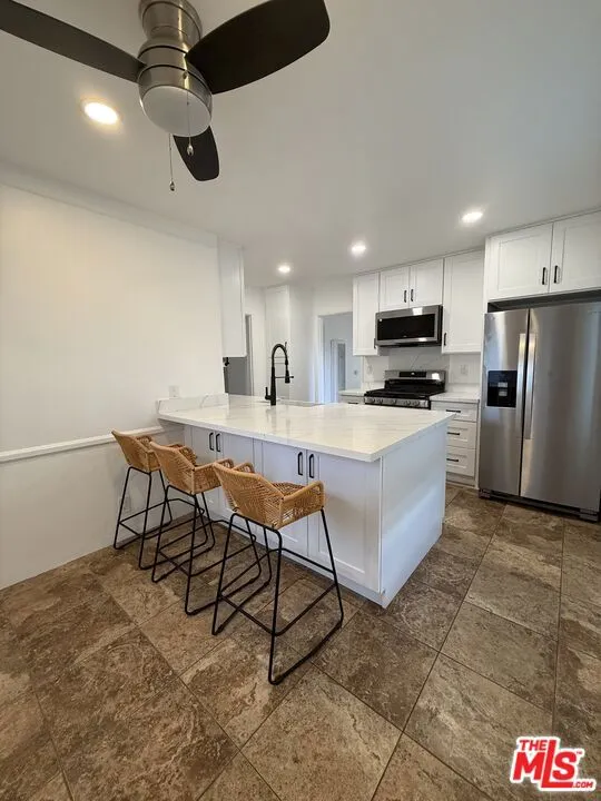 2037 Stewart Street Santa Monica, CA 90404