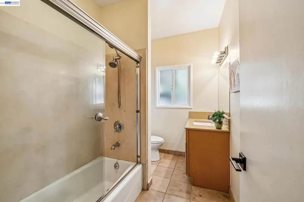 1801 Wood St Alameda, CA 94501