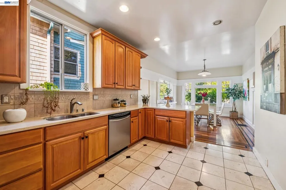 1801 Wood St Alameda, CA 94501