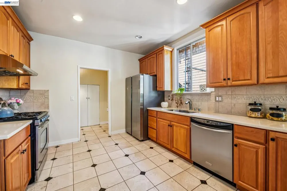 1801 Wood St Alameda, CA 94501