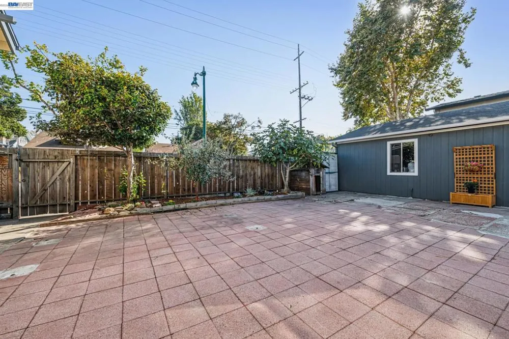 1801 Wood St Alameda, CA 94501