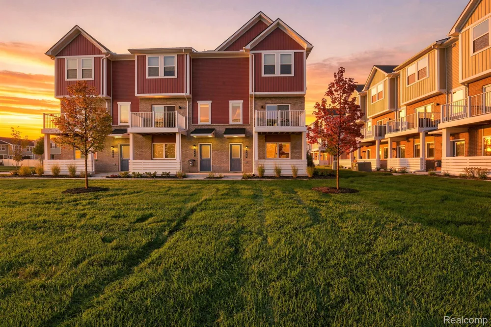 762 Huntley Lane Troy City, MI 48085