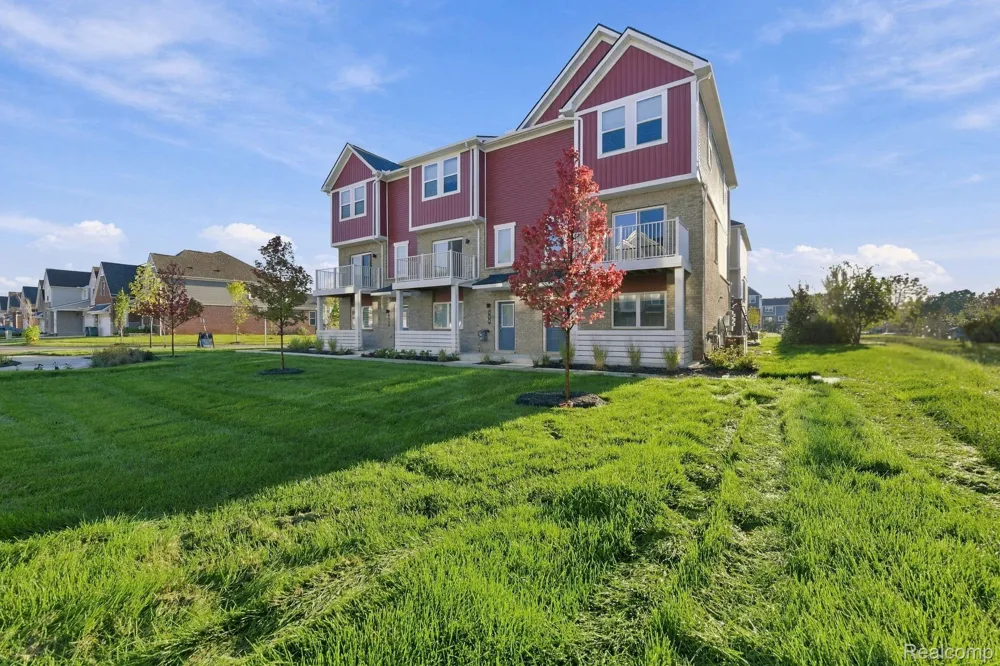 762 Huntley Lane Troy City, MI 48085