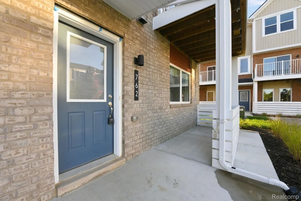 762 Huntley Lane Troy City, MI 48085