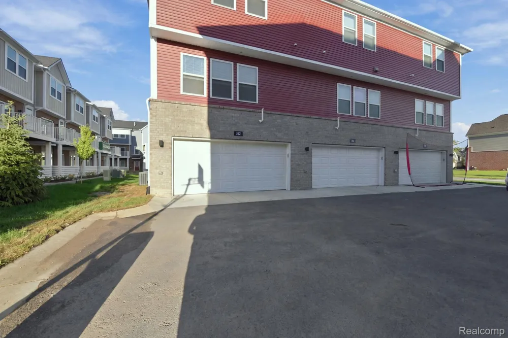 762 Huntley Lane Troy City, MI 48085