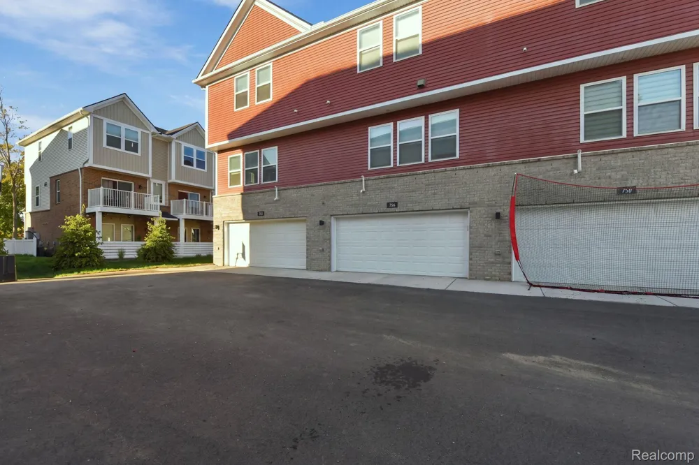 762 Huntley Lane Troy City, MI 48085