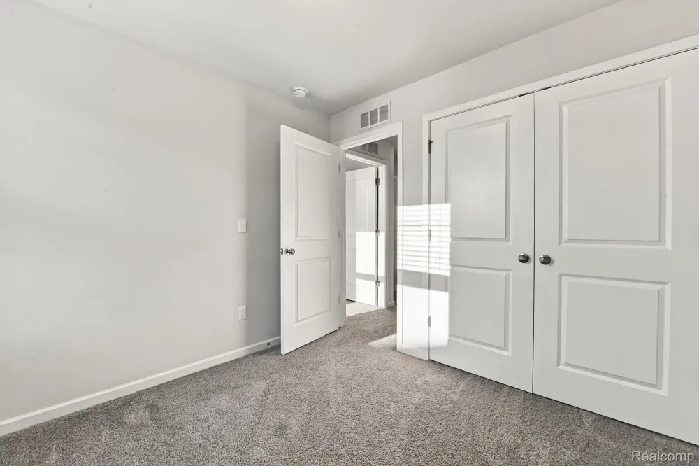 762 Huntley Lane Troy City, MI 48085