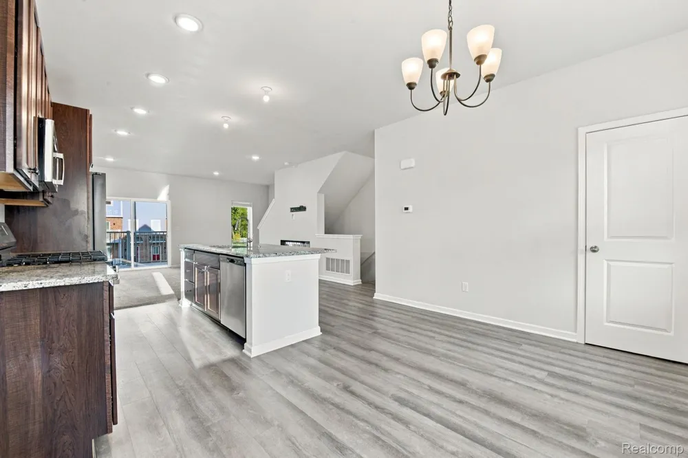 762 Huntley Lane Troy City, MI 48085