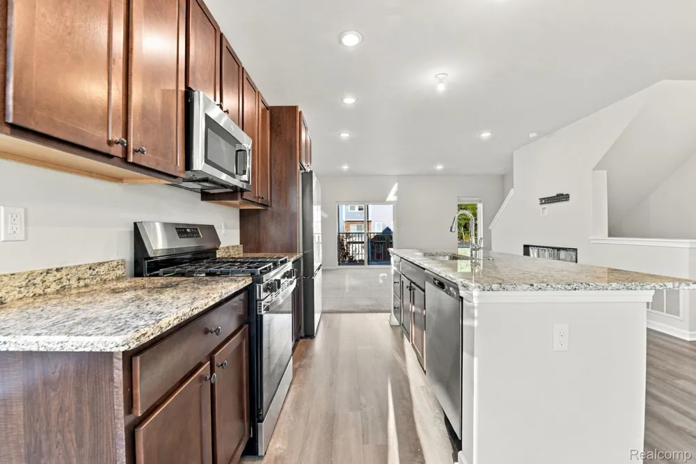 762 Huntley Lane Troy City, MI 48085
