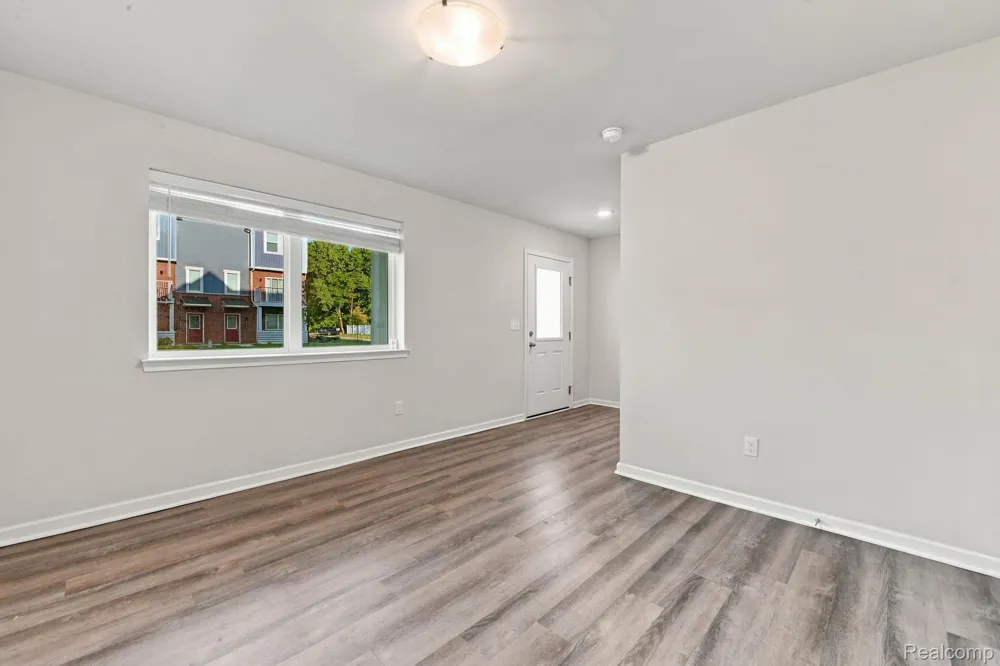 762 Huntley Lane Troy City, MI 48085