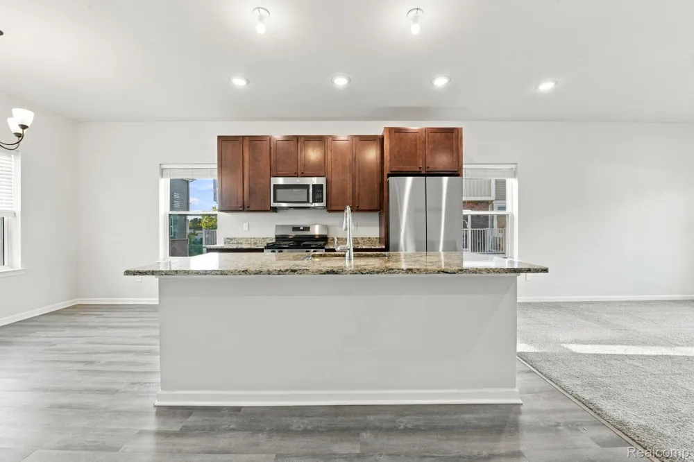 762 Huntley Lane Troy City, MI 48085