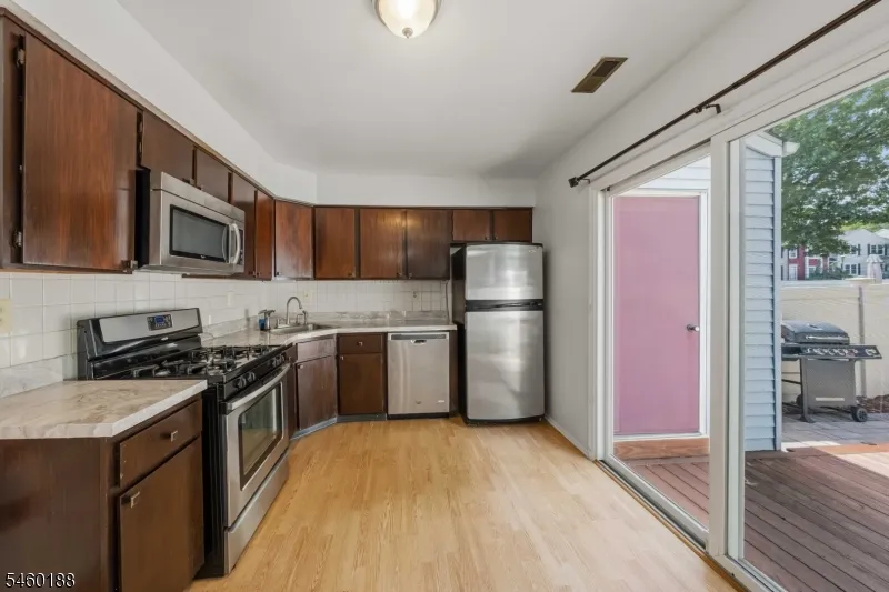 35 Byrnes Ln Sayreville, NJ 08872