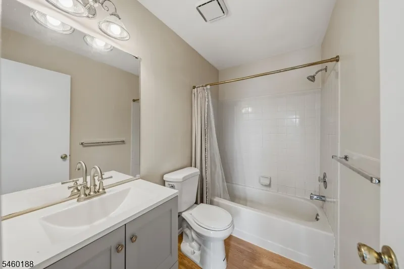 35 Byrnes Ln Sayreville, NJ 08872