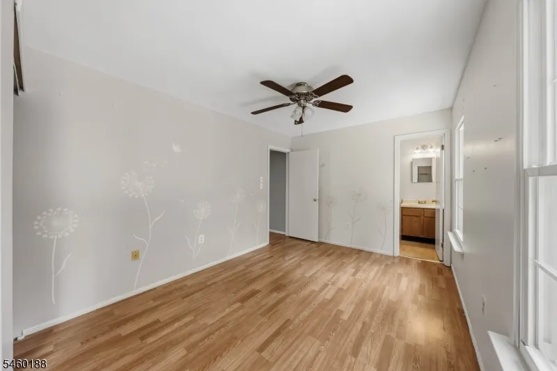 35 Byrnes Ln Sayreville, NJ 08872