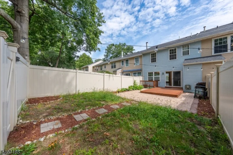 35 Byrnes Ln Sayreville, NJ 08872