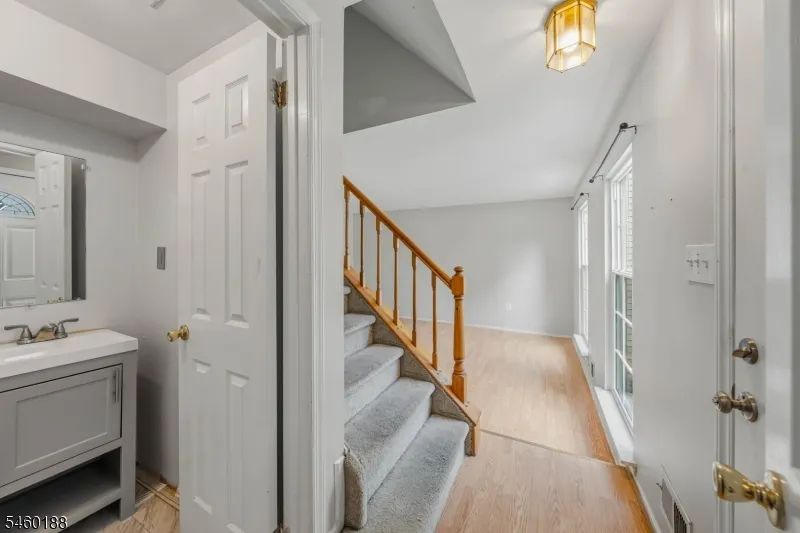 35 Byrnes Ln Sayreville, NJ 08872