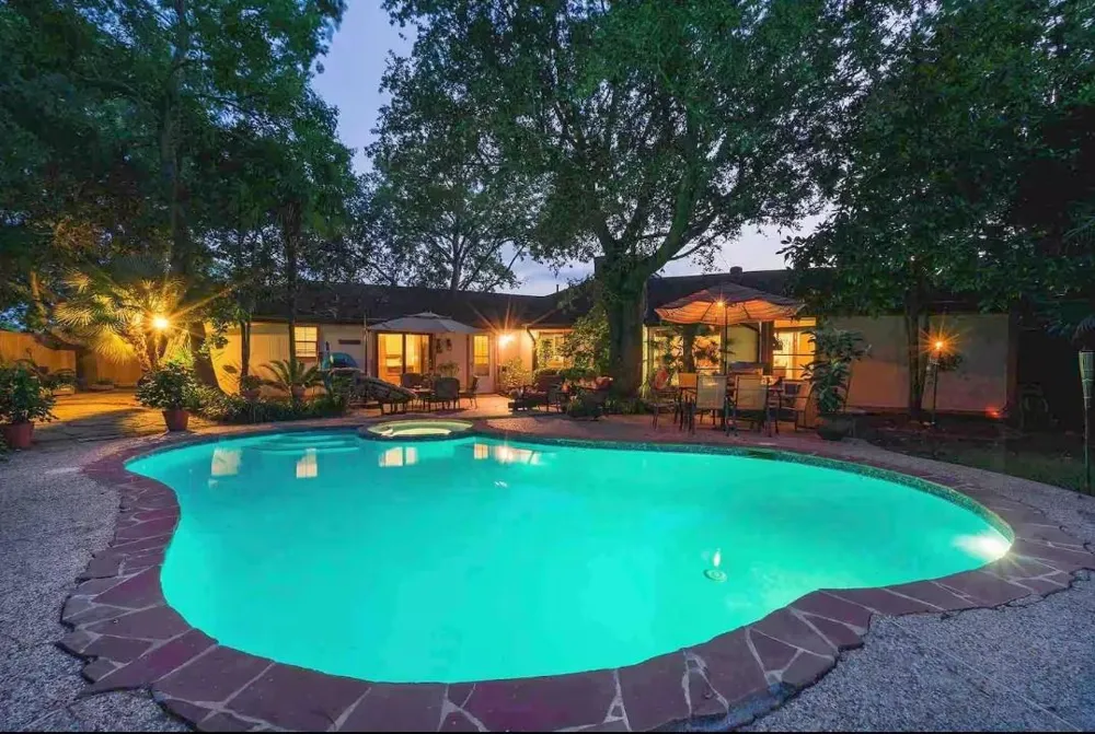 2526 Creekway Circle Missouri City, TX 77459