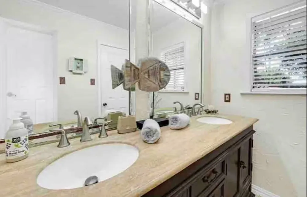 2526 Creekway Circle Missouri City, TX 77459